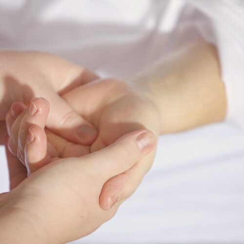 Kompleksowa pielęgnacja dłoni oraz paznokci w domu